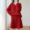 Conjunto de dos piezas de falda de punto con bordado de lana pura, cuello en V y manga larga para otoño e invierno para mujer, nuevo conjunto de dos piezas de suéter de punto con diseño calado