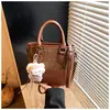 Bolsa Pequena Transfronteiriça Mais Vendida para Mulheres 2026 Nova Estilosa Versátil Bolsa de Ombro Leve Luxo Moda Comutador Bolsa Transversal