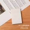 Notas adhesivas transparentes y sencillas que los estudiantes usan. Notas desprendibles. Cuaderno pequeño para aprender notas de oficina. Se pueden pegar notas adhesivas.