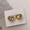 Brincos Minimalistas Únicos e Sofisticados com um Toque Moderno, Apresentando Pequenos, Elegantes, Simples, Modernos, Versáteis Studs de Coração de Pérola Rachada