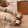 Pantuflas de suela gruesa, punta cerrada, pantuflas de algodón otoño/invierno 2026, cómodas, color marrón, forradas de felpa, lindas, estilo hogareño, diseño de conejo, estilo nuevo