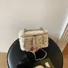 Moda transfronteriza estilo coreano Bolso caja inspirado en Chanel, bolso de hombro con cadena acolchada, bolso pequeño cuadrado de verano con diamantes de imitación, bolso cruzado para mujer