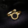 Anillo Abierto con Números Romanos de Abanico Europeo y Americano para Mujer, Exquisito y a la Moda con Taladro de Cola, Anillo para Dedo de Acero de Titanio con Oro de 18K