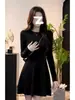 Vestido de Punto Retorcido Estilo Hepburn para Mujer en Otoño e Invierno Nuevo Estilo de Alta Gama Aspecto Adelgazante en la Cintura Falda Interior para Vestir