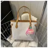 Bolsa de Ombro Grande Capacidade Estilo Coreano com Pingente Feminina 2023 Nova para o Trabalho Simples Casual Cor Sólida Bolsa de Mão Simples