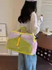 Bolsa de viaje juvenil y vibrante inspirada en el dopamina con bloques de color y compartimentos separados para artículos húmedos y secos, ideal para viajes de negocios y estudiantes, una bolsa de hombro versátil