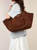 Bolso tote cruzado de gran capacidad transfronterizo, bolso de ala esmerilada de gamuza de alta gama, bolso de hombro de nicho para el día a día
