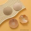 Pegatinas Florales para Pezones del Mismo Estilo de Amazon, Cubrepezones Adhesivos Antiexposición Sin Costuras, Flor de Ciruelo de Silicona Transpirable y Ligero
