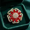 Broche Borboleta Colorida Diamante Retro Luxo Leve Liga de Ouro Pinos Cravejados de Strass para Suéteres Casacos Femininos Broche de Inseto Versátil