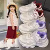 Tênis esportivo infantil 2026 outono novo modelo corrida infantil sapatos populares brancos estilo pai para meninas leve para crianças mais velhas