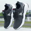 Zapatillas de correr para hombre otoño nuevo cuero impermeable antideslizantes zapatilla tendencia coreana versátiles zapatos casuales zapatos de viaje