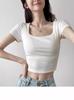 Camiseta de Manga Curta Lisa com Gola Quadrada e Bojo Feminina de Verão Curta Slim Fit Emagrecedora Base de Malha Peça de Roupa Externa Top