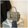 Bolso Pequeño Transfronterizo de Moda para Mujer, Versátil para Otoño 2025, Nuevo Bolso de Hombro Cruzado Mate con Costuras, Bolso de Mano Cuadrado Pequeño