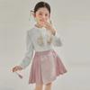 Traje para niña 2024 ropa de primavera y otoño nueva moda nacional china camisa de manga larga chaleco hebilla bordado conjunto de tres piezas niña pequeña