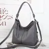 Nova bolsa de mão feminina para comércio exterior transfronteiriço feita de couro bovino de primeira qualidade, para usar na mão, no ombro e na transversal, bolsa tote feminina, bolsa de grande capacidade atacado