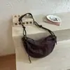 Bolsa Casual Retro de Camurça com Flocagem Formato Dumpling Feminina 2026 Novo Design de Nicho Pequeno Bolsa de Ombro Único Transversal Super Quente Bolsa Croissant