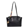 Bufanda de Seda Estilo Europeo y Americano Bolso Tote Sencillo de Gran Capacidad Bolso de Mano de Hombro de Moda Tendencia Modelo Nuevo 2026 Bolso Grande