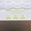 Accesorios populares para manicura de trébol artificial estilo caricatura, mini tachuelas florales de color sólido versátiles, accesorios de resina