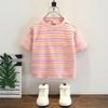 Camiseta de Menino Verão 2025 Nova Roupas de Bebê Bonitas Moda Infantil Listras Arco-Íris Manga Curta Jeans Conjunto de Duas Peças