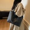 Bolsas Retrô para Mulheres 2025 Outono Novo Bolsas Elegantes para Mulheres Versáteis Bolsas de Mão com Letras Bolsas de Ombro Bolsas Tote para o Dia a Dia