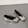 Zapatos de tacón grueso de moda con punta poco profunda, diseño de pezuña de cerdo y puntera dividida, Zapatos de tacón medio plateados tipo Ballet Mary Jane, Zapatos de piel de oveja para mujer