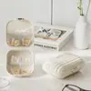 Mini pastillero portátil simple de viaje compartimento portátil carcasa para pastillas caja de almacenamiento de joyas sellada a prueba de humedad caja de caramelos
