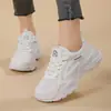 Zapatos de papá blancos con grulla de almohada, suela suave, ultraligeros, para mujer, nuevos zapatos deportivos populares 2026, zapatos de correr ligeros de malla transpirable