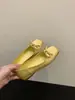 Primeiro Encontro com os Novos Sapatos de Salto Alto de 3cm Cor de Damasco Suaves para Mulheres, Novo Verão/Primavera 2026 Sapatos de Ballet de Cetim Vermelho
