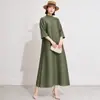 Vestido longo plissado estilo japonês minimalista com textura, linha A, gola semi-alta, mangas de três quartos, modelagem solta, vestuário feminino, vestido plus size para vendas transfronteiriças