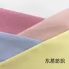 Tecido liso de algodão brocado stretch primavera e verão amigável à pele largo anti-rugas feito vestido de camisa tecido para vestuário profissional masculino e feminino