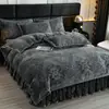 Nuevo Juego de Cubre Cama de Terciopelo Tallado de Cuatro Piezas, Terciopelo Térmico Grueso de Alto Peso para Invierno, Cubre Cama Completamente Mate, Terciopelo de Leche