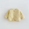 Chaqueta acolchada de algodón para niñas con diseño de conejo, un abrigo de invierno lindo y grueso para bebés, una prenda exterior de color liso con lunares para niños, zdw6502