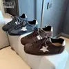 Zapatos de Entrenamiento Alemanes Planos de Cuero Genuino Estilo Retro para Mujer Zapatos Deportivos Casuales Versátiles con Cordones Cómodos Estilo Otoño 2026 Zapatos de Tabla de Estrellas