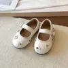 Zapatos de cuero para niña 2026 primavera y otoño nuevo estilo dulces zapatos de princesa para bebé zapatos individuales para niños con suela blanda zapatos de vestir para actuación