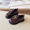 Mocasines de Moda Retro Británica para Niñas 2026 Otoño/Invierno Nuevo Estilo Zapatos Pequeños de Cuero para Niños Versátiles Estilo Academia Zapatos de una Sola Pieza