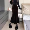Falda de Terciopelo Negro de Cola de Pez para Mujer, Falda Lápiz Adelgazante de Cintura Alta para Otoño e Invierno, Falda Plisada de Longitud Media para Mujer Petite