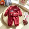 Conjunto de forro polar para niños 2026 nuevo otoño e invierno elegante sudadera holgada de dibujos animados para niños y pantalones jogger conjunto de dos piezas al por mayor