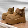 2026 Tendência Estilo Outono Versátil Botas Curtas de Solado Grosso Femininas Tiras com Fivelas Metálicas Aumentadoras de Altura Para Pessoas Baixas Botas da Moda Botas Curtas
