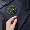 Broche de Flor de Cristal Rosa Amor para Mujer Diseño de Alta Gama Decoración de Solapa Fija para Ropa