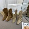 2026 Versión Coreana Nuevo Diseño de Nicho Botines Cortos Franceses Retro Punta Cuadrada Pequeña Botas Vaqueras Súper Elegantes Botas de Media Caña Botas para Mujer