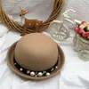 Chapéu de Lã Moderno Estilo Coreano para Mulheres, Chapéu Pequeno Versátil Casual para Outono e Inverno, Chapéu Dome Britânico Doce Fofo de Natal