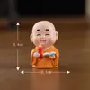 Paisagem miniatura criativa travessa quatro-não mongezinho Zen acessórios decorativos, pequena estatueta de monge para carro, desktop ou mesa de chá