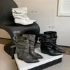Botas apiladas plisadas de punta con diseño único, nuevas botas cortas estilo coreano de verano 2026 con hebilla de cinturón, botas cortas de montar para mujer