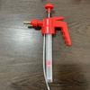 La cabeza roja de una boquilla solo está equipada con verde tailandés 0.8 litros 1.5 litros regadera 125 una caja