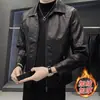 Chaqueta de cuero para hombre, nuevo estilo otoño e invierno, cuello de solapa, ajustada moderna, casual tipo biker, versión coreana, chaqueta de cuero con forro polar