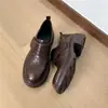 Zapatos Planos de Tacón Medio Otoño 2026 Parte Superior de Cuero Estilo Británico Zapatos Pequeños de Cuero para Mujer Nuevos Versátiles Velcro Tacón Grueso Caña Baja