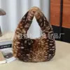 Bolsa de ombro tipo bolinho de outono e inverno de pele sintética de raposa para atacado, bolsa feminina, bolsa mensageiro fashion portátil de grande capacidade, bolsa de pelúcia