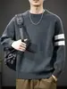 Suéter de cuello redondo estilo americano para hombre, nuevo diseño de moda de otoño con dos rayas, bloques de color, corte holgado, tejido casual versátil