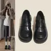 Mocassins femininos estilo britânico 2026 novo outono slip-on sapatos femininos sapatos de couro preto sapatilhas femininas versáteis