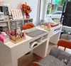 Mesa de Trabajo para Manicura de Superficie Plana Blanca Individual/Doble de Moda con Lámpara de Pinza Estilo Japonés y Ranura para Aspiradora
